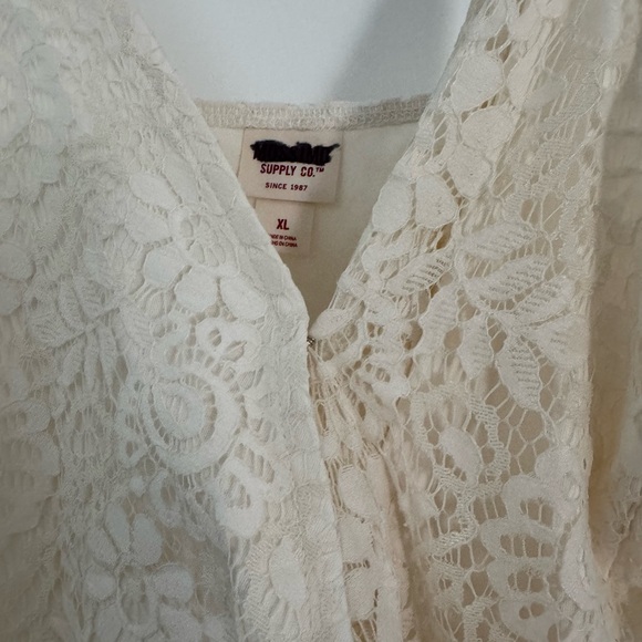 Elegant Cream Lace Romper - Picture 2 of 3